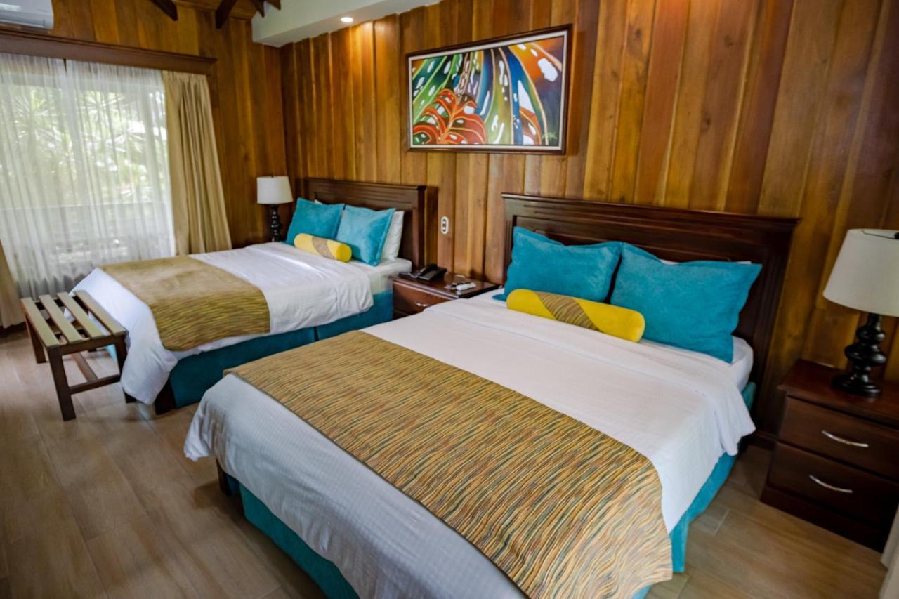 Bungalow 2 Queen Beds